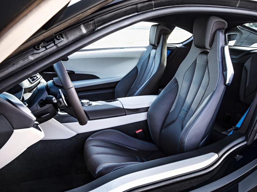  BMW i8 2014 года  (фото 8 из 180)